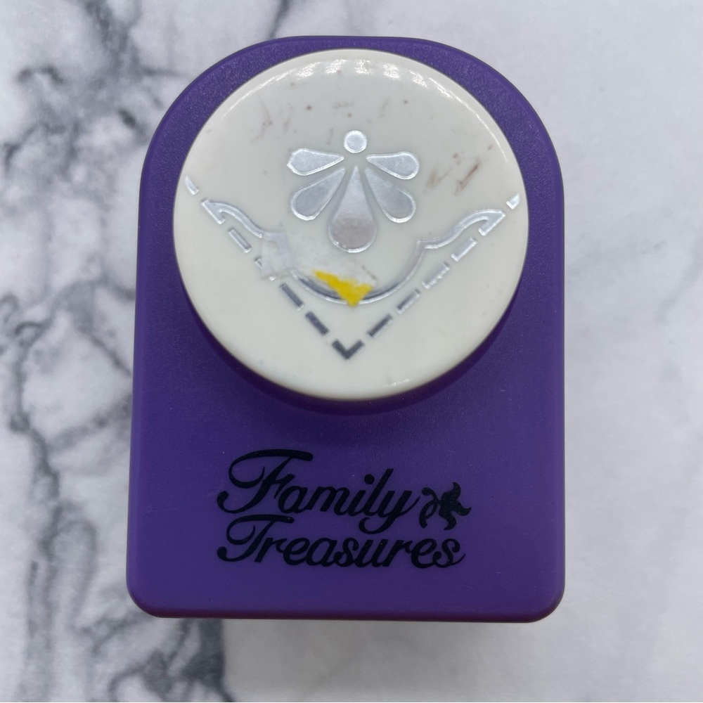 Family Treasures Decorative Corner Craft Punch